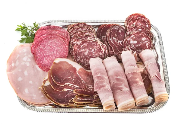 Taca Gotowanego Mięsa Przed Białym Tłem — Zdjęcie stockowe