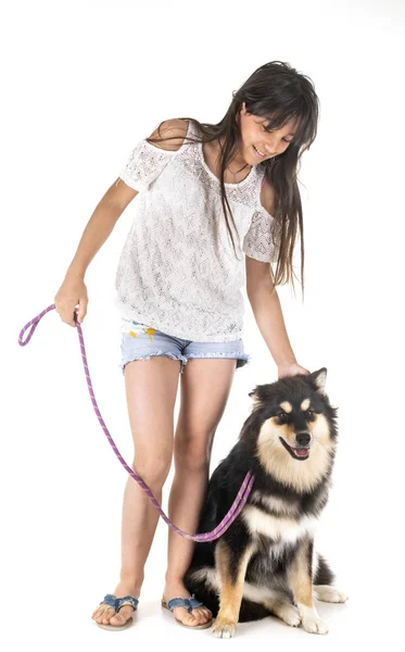 Finnischer Lapphund und Teenager — Stockfoto