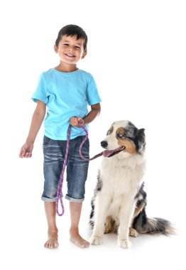çocuk ve köpek 