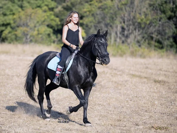 Équitation fille et cheval — Photo