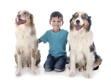 çocuk ve köpek 