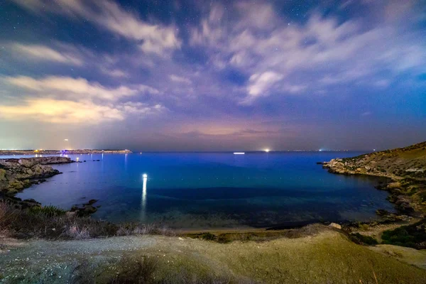 Iebah 海湾在马耳他在晚上 — 图库照片