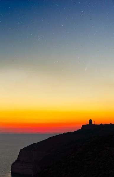 Cometa 2020 Neowise Grande Mergulhador Enfeitam Céu Sobre Estação Radar — Fotografia de Stock