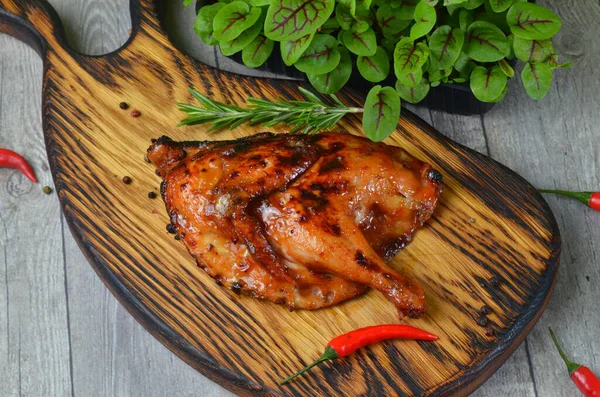 Roasted Chicken Seasoned Herbs Grilled Chicken Tabaka Sauce Wooden Plate — Stock Photo, Image