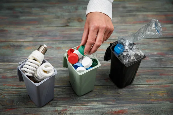 エコロジー概念、多数の容器にリサイクル可能なオブジェクト — ストック写真