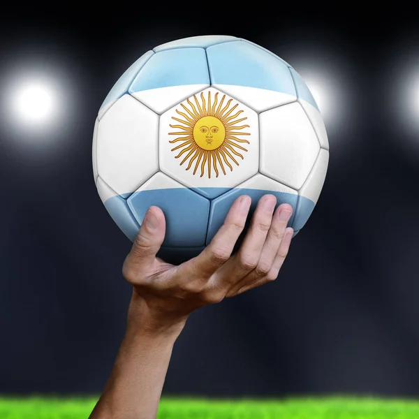 Mann Hält Fußball Mit Argentinischer Flagge — Stockfoto