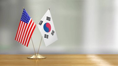 Amerikan ve Güney Kore bayrağı çifti bir masada defocused arka plan üzerinde 