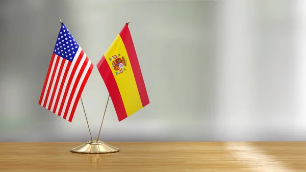 Par Bandeira Americana Espanhola Uma Mesa Sobre Fundo Desfocado — Fotografia de Stock