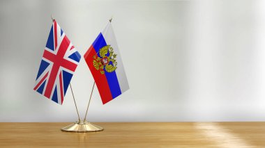 Defokus arka plan üzerinde bir masada İngiliz ve Rus bayrak çifti 
