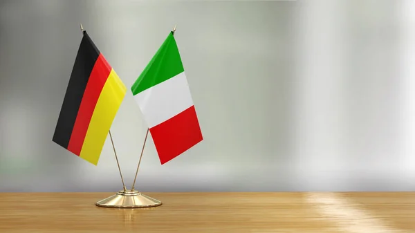 Ζευγάρι Ιταλικής Και Γερμανικής Σημαίας Γραφείο Πάνω Από Αποσυντονισμένο Φόντο — Φωτογραφία Αρχείου