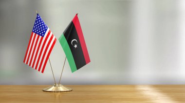 Defokus arka plan üzerinde bir masada Amerikan ve Libya bayrak çifti 