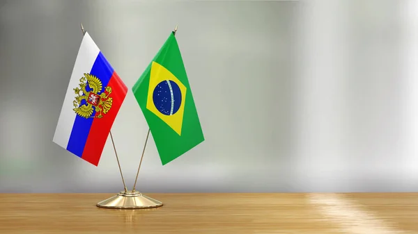Paire Drapeaux Brésilien Russe Sur Bureau Sur Fond Déconcentré — Photo
