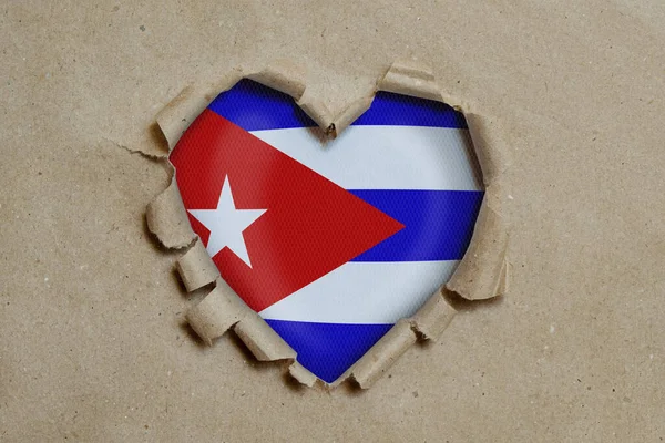 Agujero Forma Corazón Rasgado Través Papel Mostrando Bandera Cubana — Foto de Stock