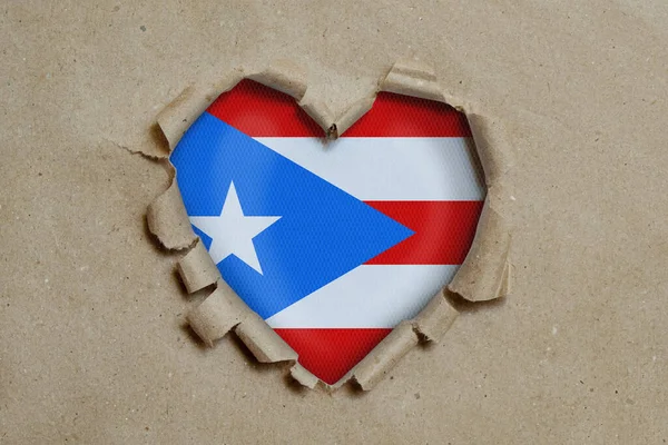 Hartvormig Gat Gescheurd Door Papier Met Puerto Rico Vlag — Stockfoto