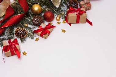 Hediyeler ve dekorasyonlarla güzel bir Noel arkaplanı