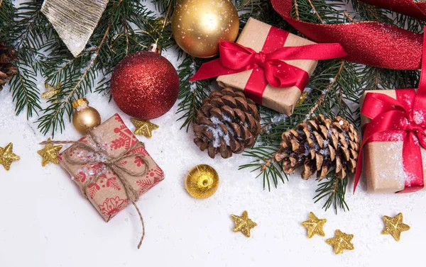 Schöne Weihnachtsdekoration Mit Geschenken Und Dekorationen — Stockfoto