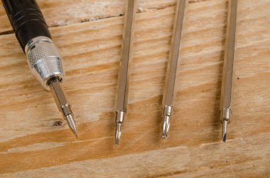 Saatler ve saatler onarmak için kullanılan gibi küçük Hassas Tornavidalar