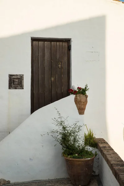 Wziąć Wszystko Tradycyjne Bielone Andaluzyjskiej Starych Kamienic — Zdjęcie stockowe