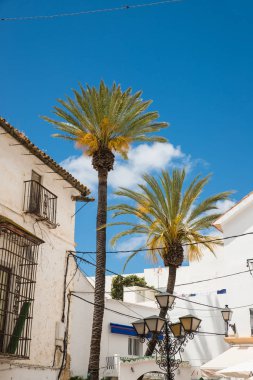 Marbella eski şehirde badanalı cepheler