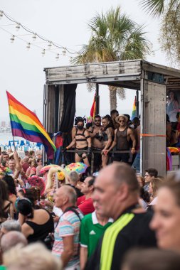 Benidorm, İspanya-Eylül 8, 2018: Benidorm 2018 gurur geçit töreni, Lgtb gurur dört gün kutlama vurgulamak