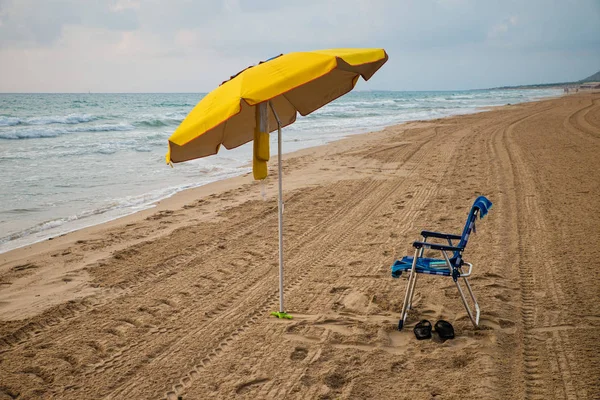 First Sunshade Planted Mediterranean Beach Early Hours Morning — Stock Photo, Image