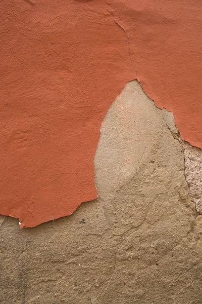 旧墙破损石膏剥落的特写图 — 图库照片
