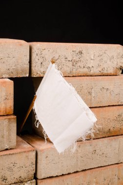 Beyaz bayrak bir duvar, bir birden çok kavram çok çalıştırmaktan hem göç