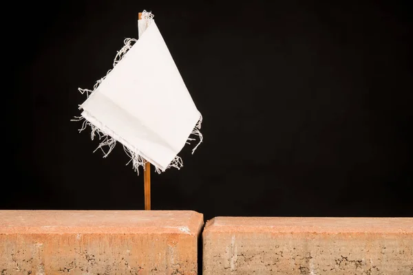 Weiße Flagge Einer Wand Ein Multiples Konzept Sowohl Zur Überarbeitung — Stockfoto