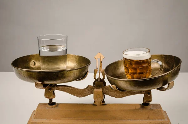 Bier Water Vintage Schalen Alcoholisme Concept — Stockfoto