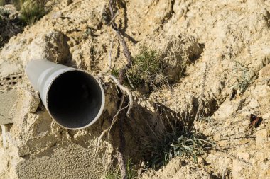 PVC yağmur boru bir duvar