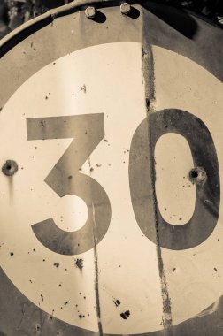 Eski hız sınırı trafik işaretleri, 30.