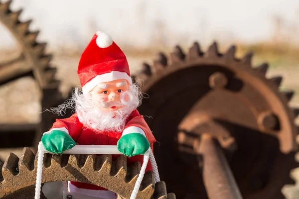 Weihnachtsmann Den Zahnrädern Des Konsumismus Ein Konzept — Stockfoto