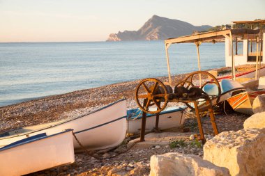 Geleneksel balıkçı tekneleri ile vintage makine Altea Bay, Costa Blanca, İspanya