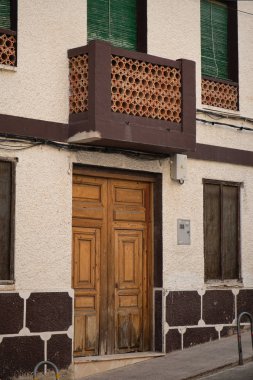 Eski kasaba cephe Finestrat, Costa Blanca, İspanya'nın dar sokaklar boyunca