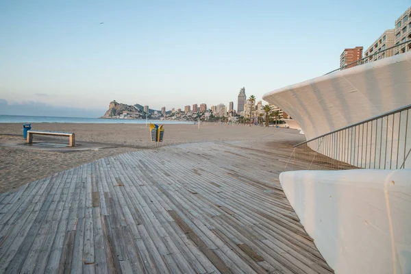 Passeggiata sulla spiaggia di Benidorm — Foto Stock