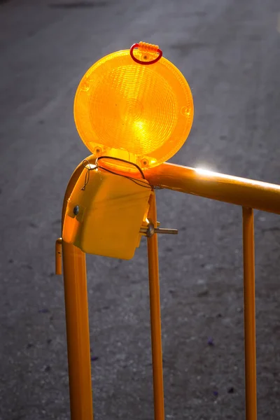 Luz de advertência das obras rodoviárias — Fotografia de Stock