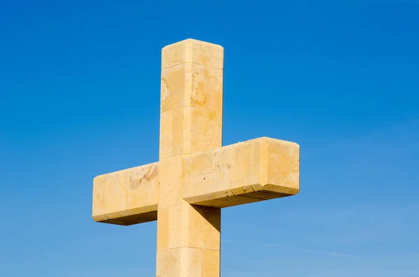 Cruz de piedra grande — Foto de Stock