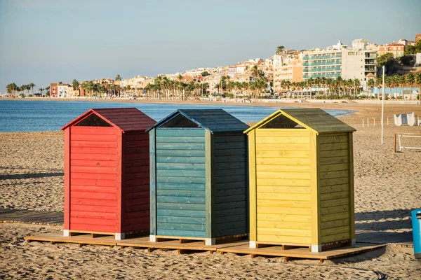 Kleurrijke strand hutten — Stockfoto