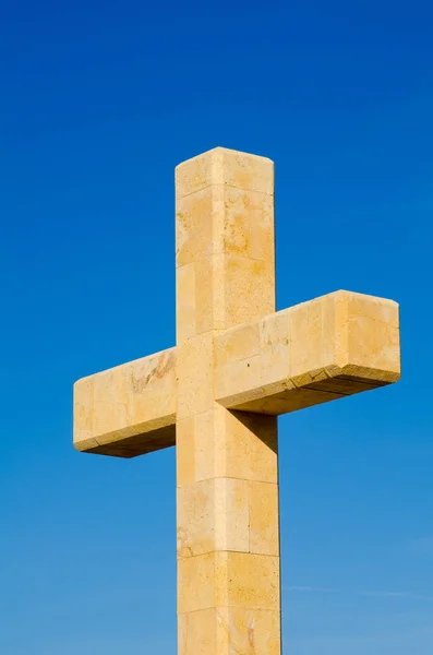 Grande cruz de pedra — Fotografia de Stock