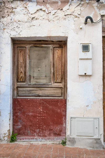 Old Door Peeling Mediterranean Town House Facade — Stock Photo, Image