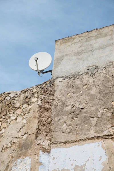 Sattelite Dish Top Roof Old House — Stock Photo, Image