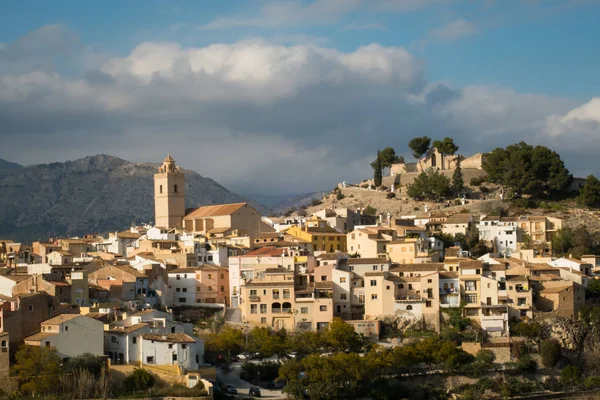 Pueblo en la cima de la colina Costa Blanca — Foto de Stock