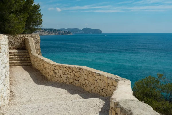 Foothpath along the Mediterranean — Stock Photo, Image