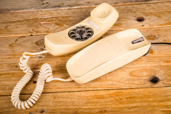 Старый телефонный аппарат — стоковое фото