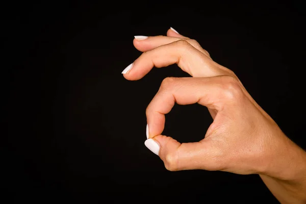 [Ok] を身振りで示す女性の手 — ストック写真