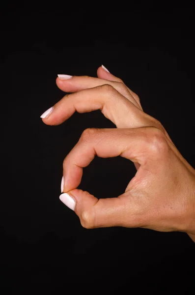 Εντάξει Χειρονομία Που Εκτελείται Από Ένα Θηλυκό Χέρι — Φωτογραφία Αρχείου