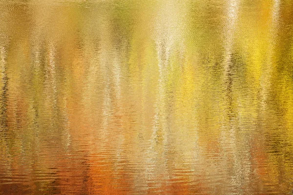 Reflexões Abstratas Florestas Outono Superfície Inquieta Lago — Fotografia de Stock