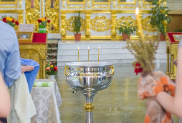 Tigela Ortodoxa Água Benta Velas Para Batismo Moldávia — Fotografia de Stock