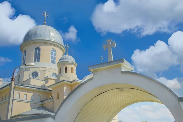 Iglesia Cristiana Ortodoxa Moldavia Sobre Cielo Azul Profundo — Foto de Stock