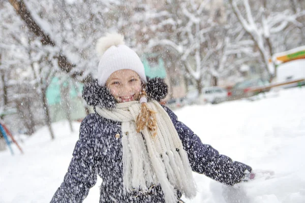 Happy Child Girl Playing Folling Snow Winter Park — Stock Photo, Image